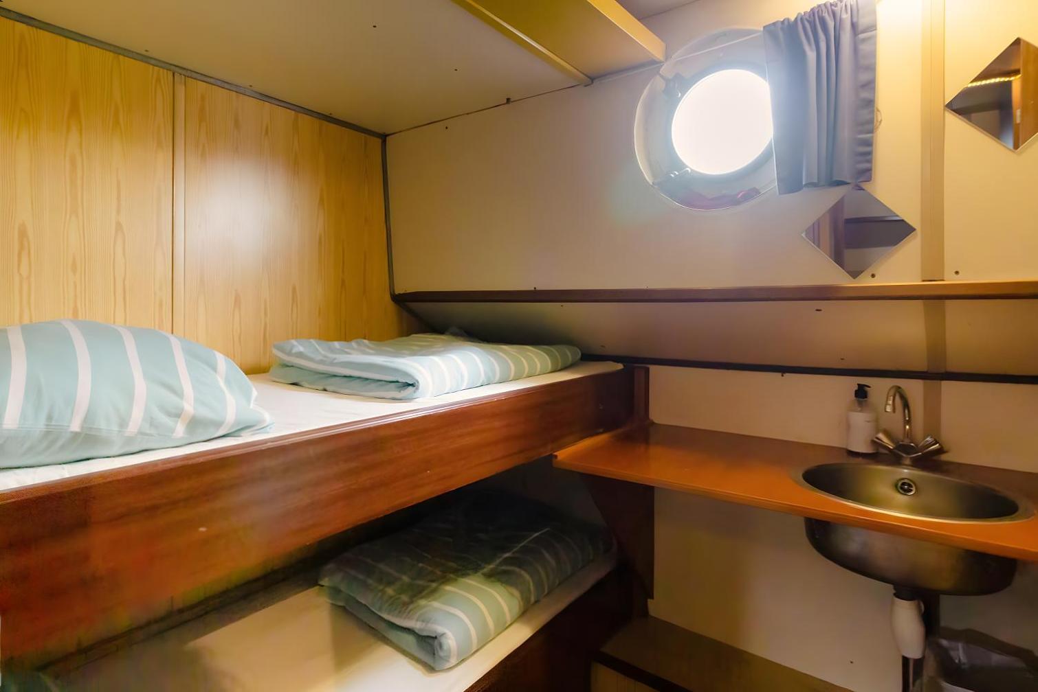 Intersail Hostel - Avontuur อัมสเตอร์ดัม ภายนอก รูปภาพ