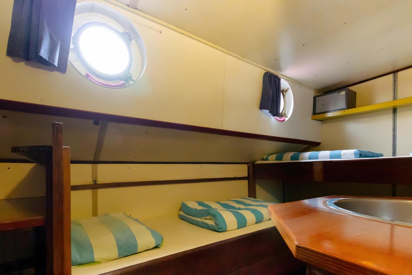 Intersail Hostel - Avontuur อัมสเตอร์ดัม ภายนอก รูปภาพ