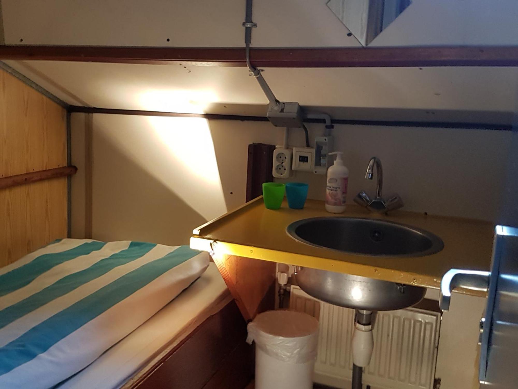 Intersail Hostel - Avontuur อัมสเตอร์ดัม ภายนอก รูปภาพ
