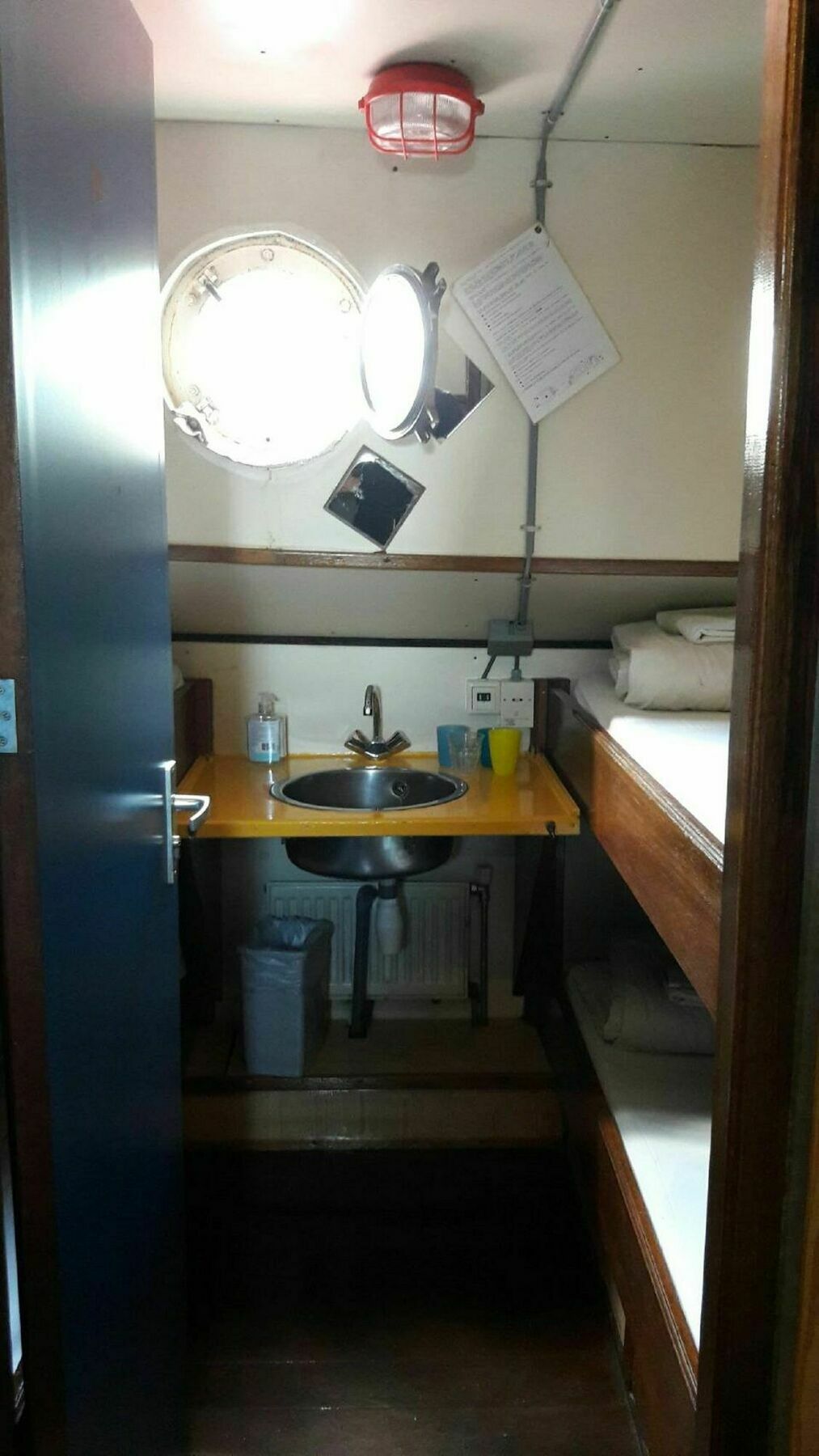 Intersail Hostel - Avontuur อัมสเตอร์ดัม ภายนอก รูปภาพ